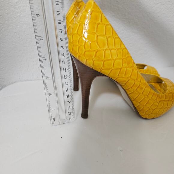 Nine West Liatriso Peep Toe 4" Heel 8M Yellow Snake Print - Picture 8 of 8